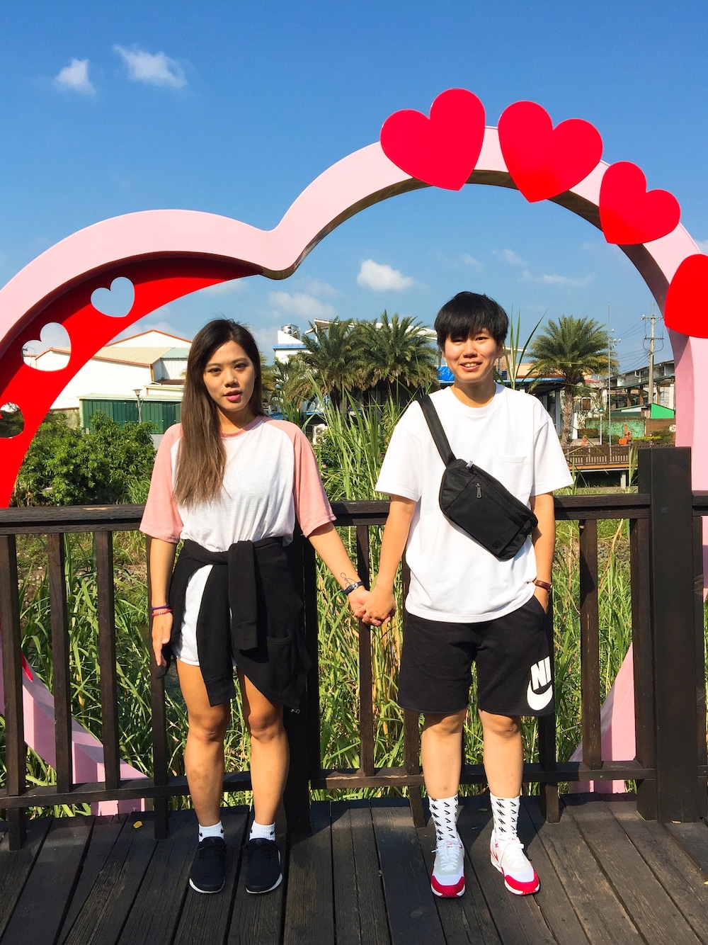 「ootd、travel、LOVE、couple、NIKE」｜「NIKEのアイテム（カーゴパンツ、ブラック系）」を使った、Josephさん（メンズ・171cm）の秋コーディネートの1枚目の写真