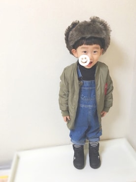 「Moujonjon（ムージョンジョン）のアイテム（オールインワン・サロペット）」を使った、1t.ichiiiTa..𖤐˒˒さん（キッズ・90cm）の冬コーディネート