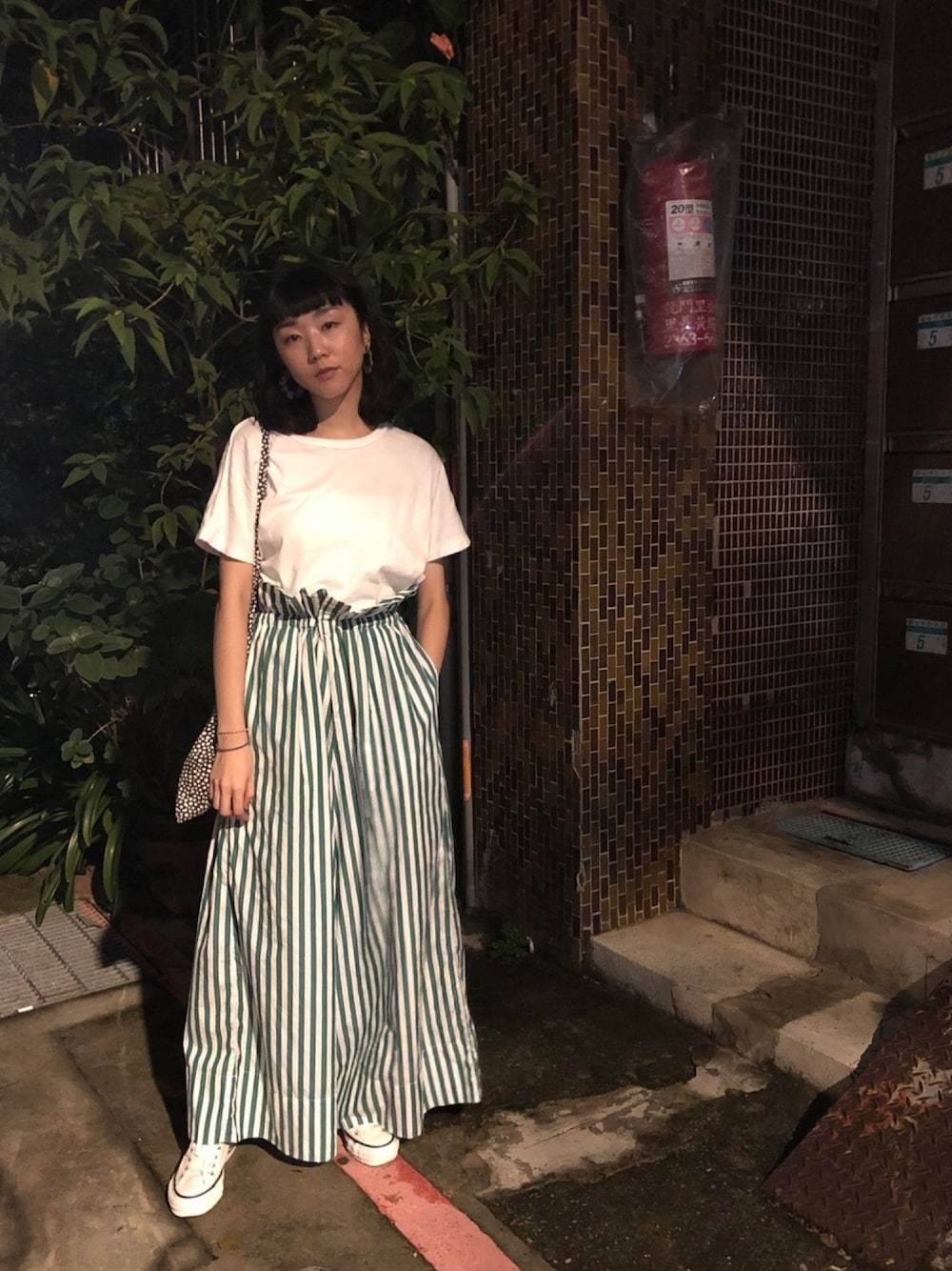 「ootd、converse」｜「BEAMSのアイテム（チノパンツ、グリーン系）」を使った、yiitii さん（レディース・160cm）の秋コーディネートの1枚目の写真