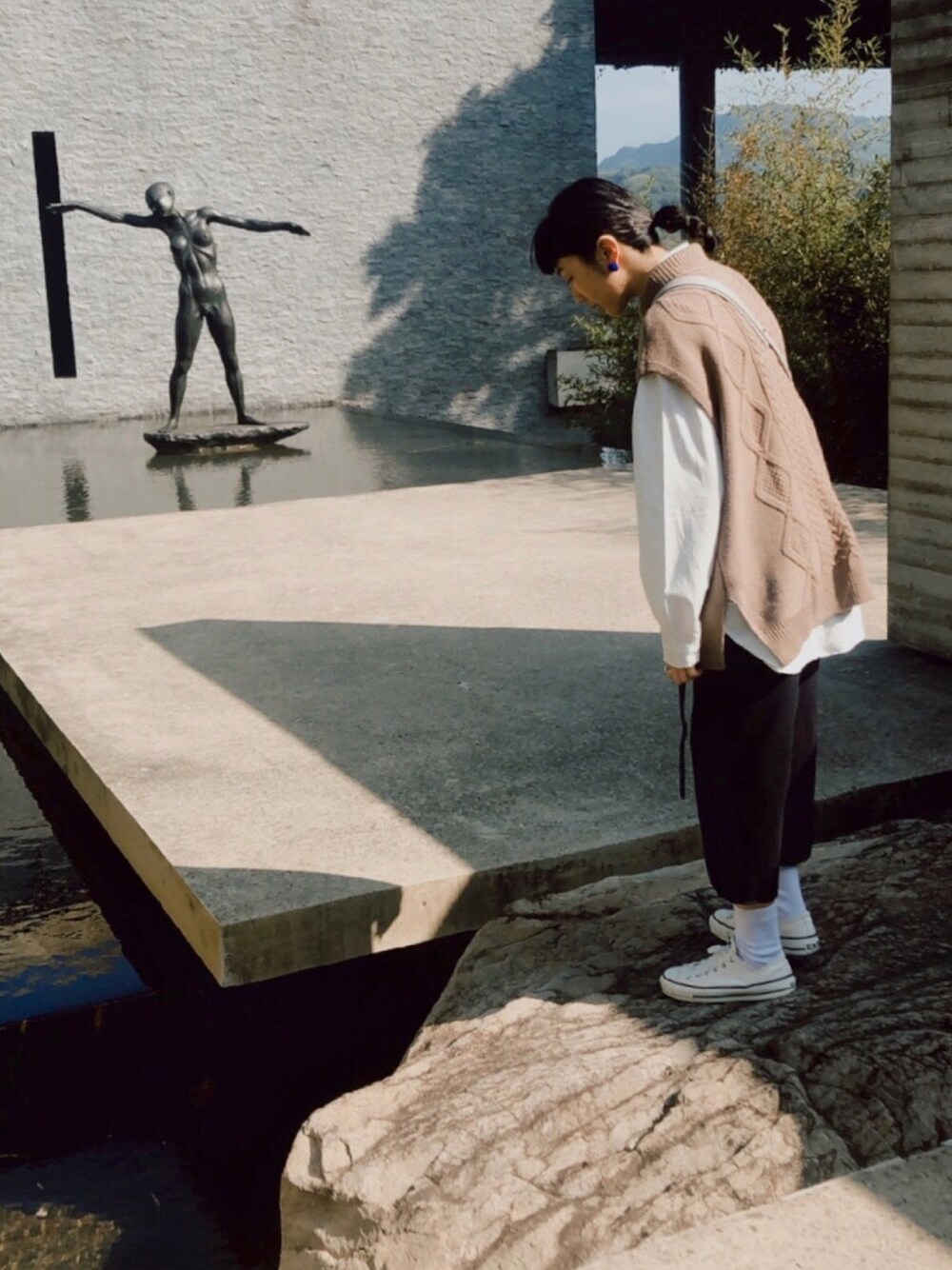 「ootd、CONVERSE TOKYO、niko and ...、秋のコーデ」｜「sixdesignのアイテム（ピアス（両耳用）、ブルー系）」を使った、yiitii さん（レディース・160cm）の秋コーディネートの1枚目の写真