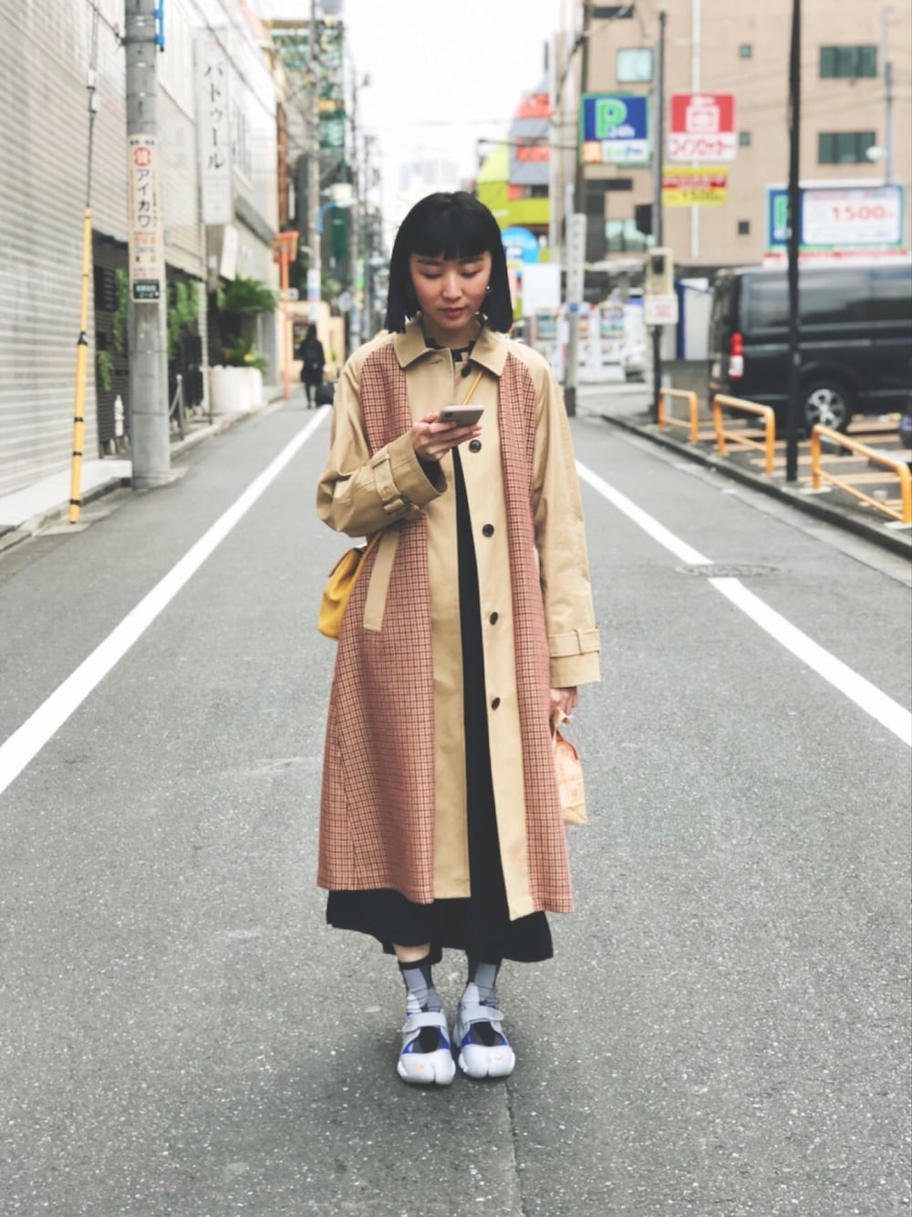 「ootd、Nike air rift、Ray BEAMS」｜「Ray BEAMSのアイテム（トレンチコート、レッド系）」を使った、yiitii さん（レディース・160cm）の冬コーディネートの1枚目の写真