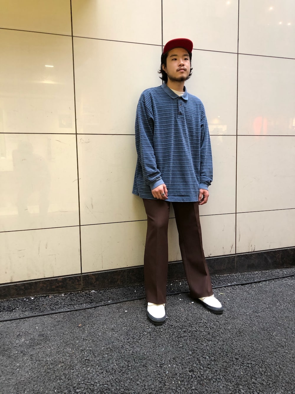 「お洒落さんとつながりたい、秋コーデ、スニーカーコーデ、休日スタイル、シンプルコーデ、いいね、save、フォローお願いします🤑、ootd、リーバイス、アクションスラックス、70s」｜「Levi'sのアイテム（スラックス、ブラウン系）」を使った、ヨシダコウスケさん（メンズ・170cm）の秋コーディネートの1枚目の写真