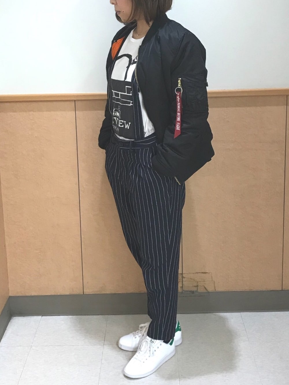 「スタンスミス、MA-1、オトナカジュアル、ママファッション」｜「LOWRYS FARMのアイテム（その他パンツ、ブラック系）」を使った、sen chyanさん（レディース・157cm）の冬コーディネートの1枚目の写真