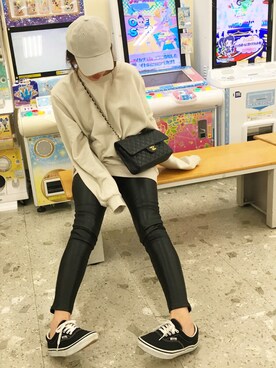 「chanel」｜「アイテム（スウェット）」を使った、H&M  Tomomi   さん（レディース・156cm）の冬コーディネート