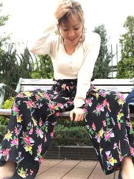 「AIC.（エーアイシー）のメディテレーニアン フラワーpt・フレアパンツ（その他パンツ、ブラック系）」を使った、Haruさん（レディース・152cm）の春コーディネート