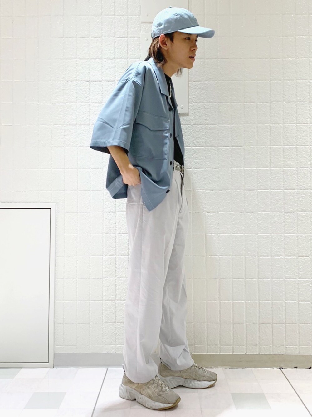「夏コーデ、ワイドパンツ、サックスブルー、ホワイトコーデ、おしゃれさんと繋がりたい、ゆるコーデ、タックイン、シャツスタイル」｜「JUNREDのオープンカラーWポケットブルゾン（ブルゾン、ブルー系）」を使った、もりさん（メンズ・170cm）の夏コーディネートの1枚目の写真