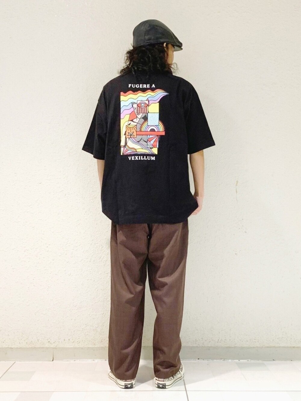 「ハイカットスニーカー、チェック、プチプラ、プリントT、休日スタイル、カラーパンツ、コンバース、夏セールで買いました、ワイドパンツ、チェックパンツ」｜「JUNREDのポップアートプリントTEE（Tシャツ/カットソー、ブラック系）」を使った、もりさん（メンズ・170cm）の夏コーディネートの1枚目の写真