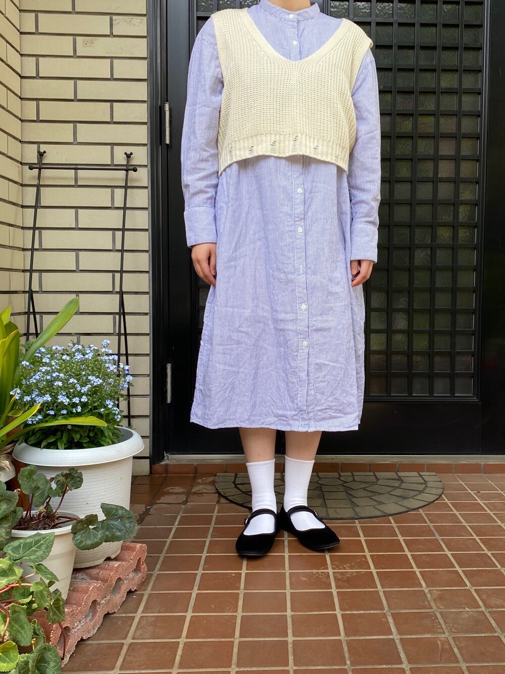 「おうちファッション、シャツワンピース、お洒落さんとつながりたい、春コーデ、お散歩」｜「無印良品のアイテム（シャツワンピース、ブルー系）」を使った、megさん（レディース・160cm）の春コーディネートの1枚目の写真