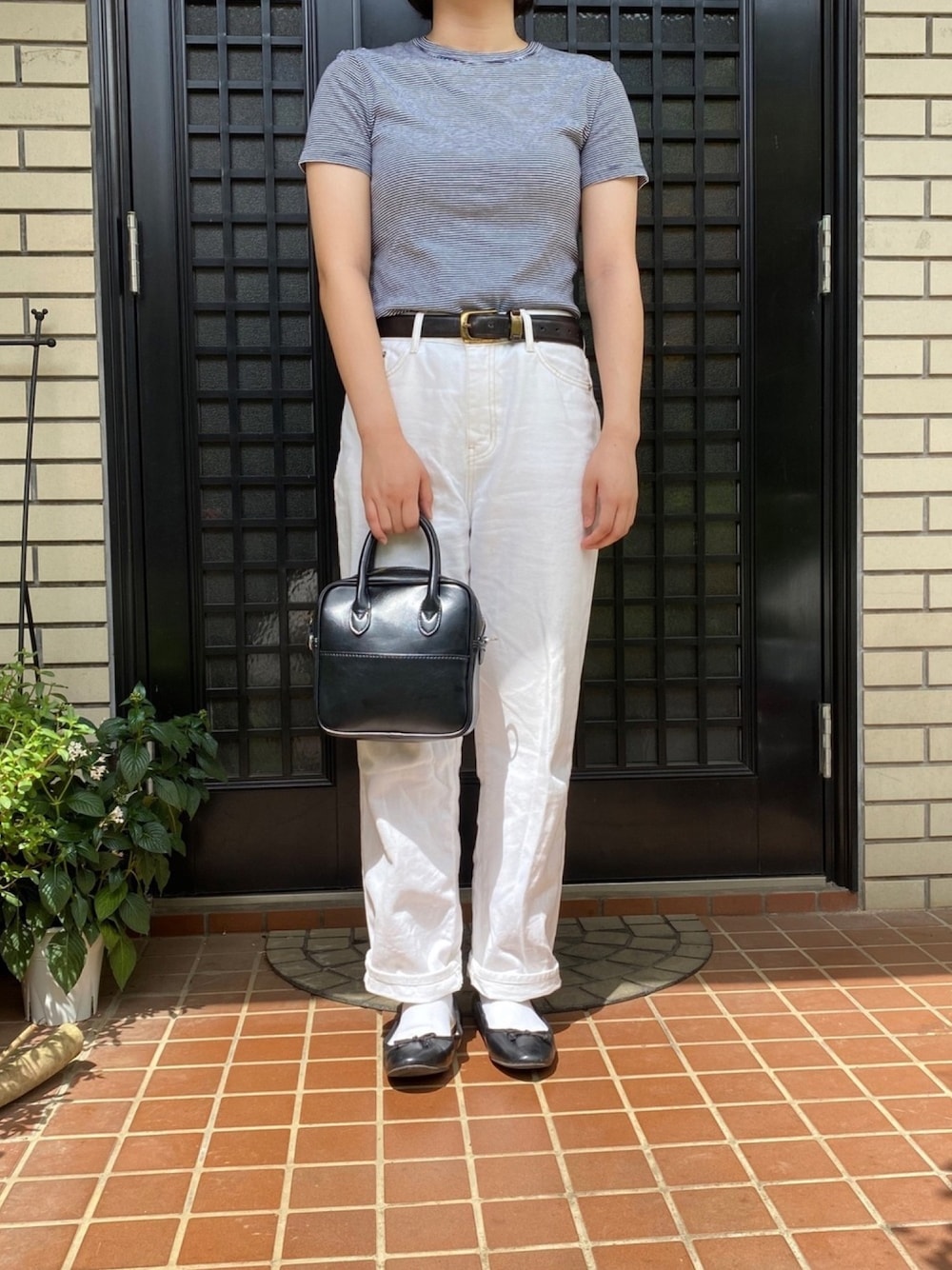 「シンプルコーデ、カジュアルコーデ、おしゃれさんと繋がりたい、白デニム、ボーダー、マリン」｜「Libra CueのLibra モノトーンストレートデニム（デニムパンツ、ホワイト系）」を使った、megさん（レディース・160cm）の秋コーディネートの1枚目の写真
