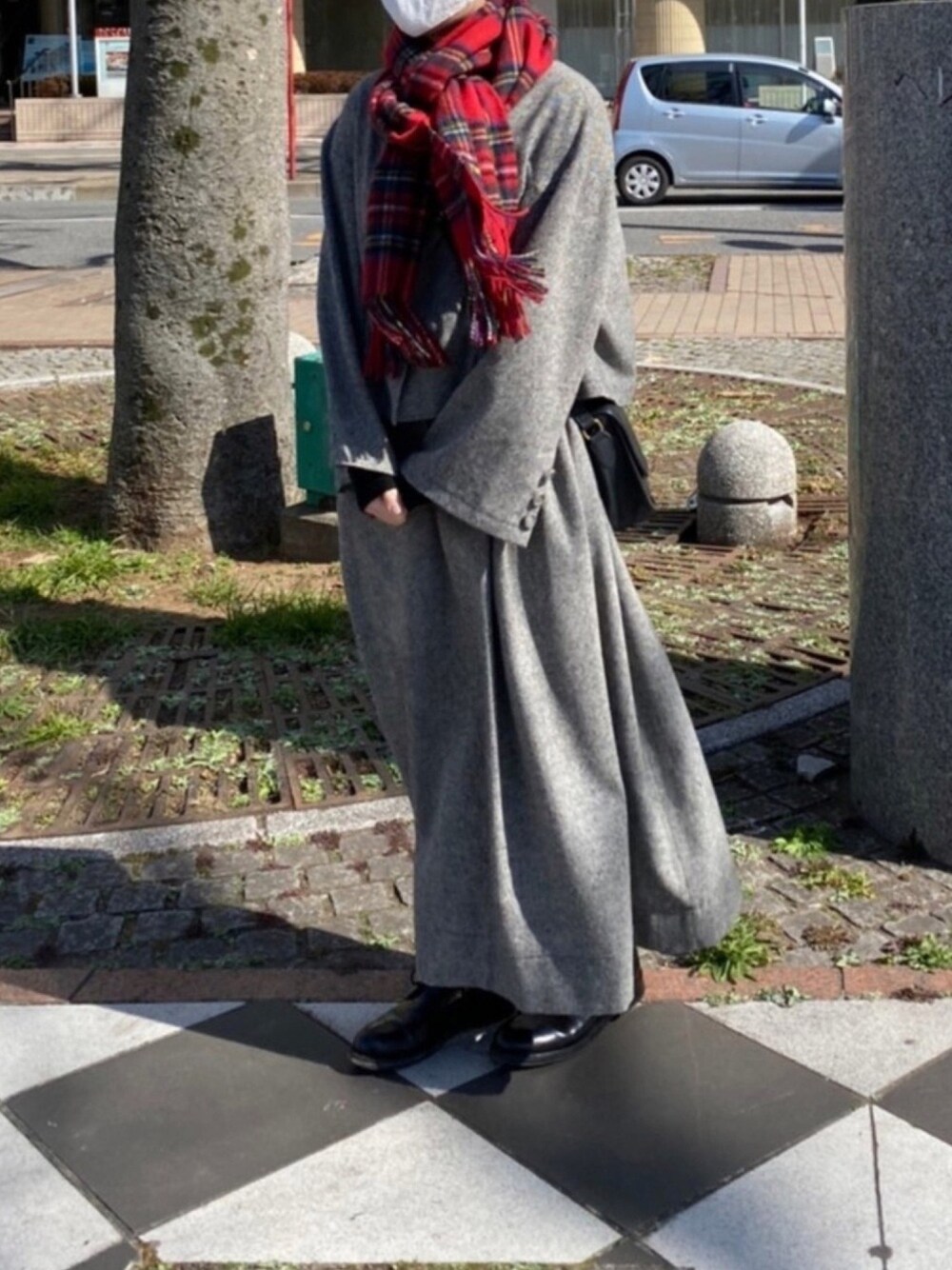 「シンプル、ootd、イギリス、おしゃれさんと繋がりたい、セットアップ、ゆるコーデ、モノトーン」｜「harenoti.のアイテム（スカート、グレー系）」を使った、megさん（レディース・160cm）の冬コーディネートの1枚目の写真