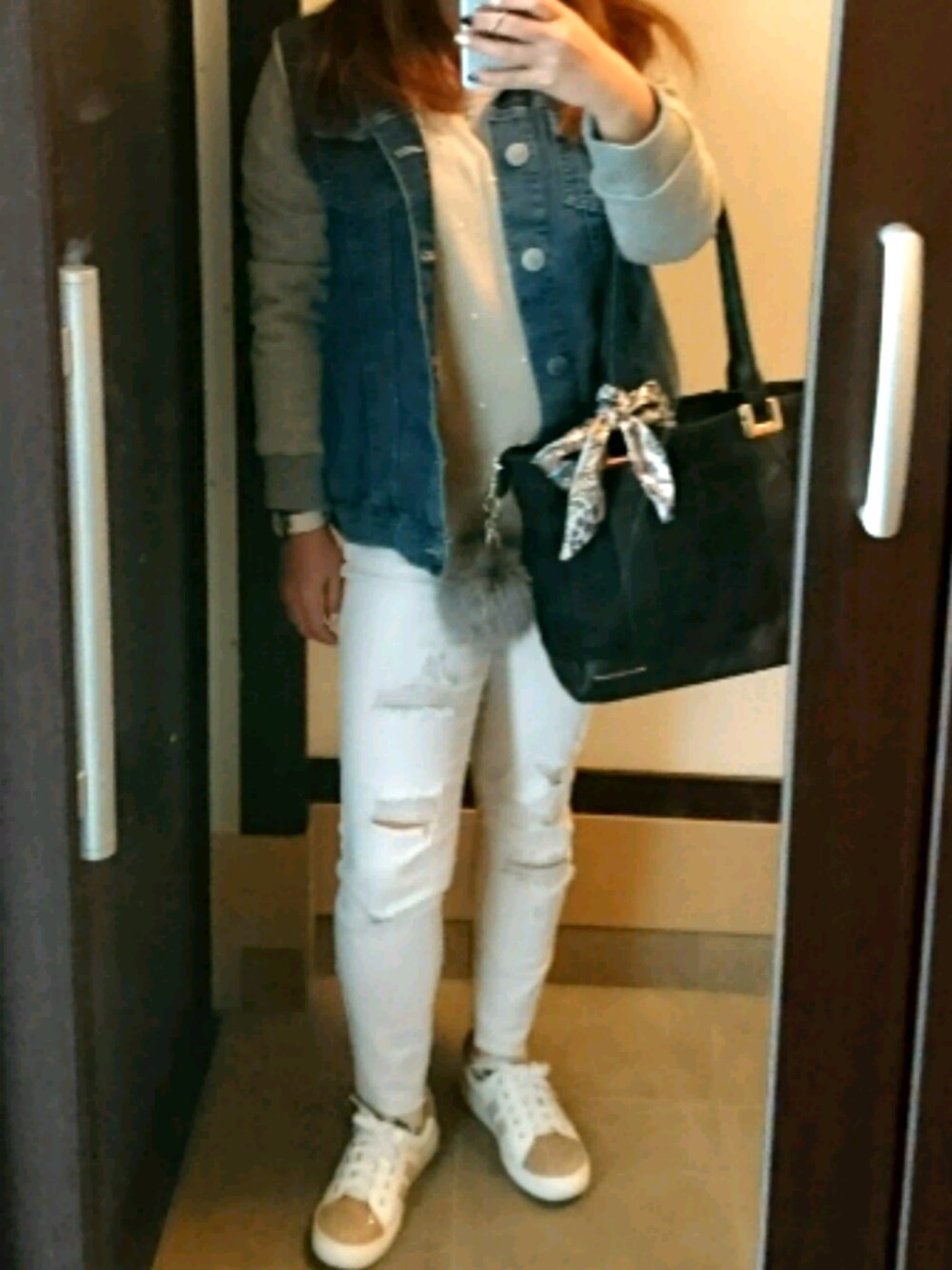 「OLD NAVYのアイテム（デニムパンツ、ホワイト系）」を使った、Saori Hayashiさん（レディース・152cm）の冬コーディネートの1枚目の写真