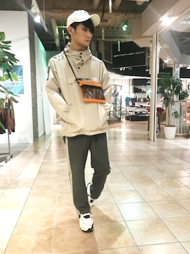 「AVIREX（アヴィレックス）のアイテム（マウンテンパーカー）」を使った、高田さん（メンズ・181cm）の夏コーディネート