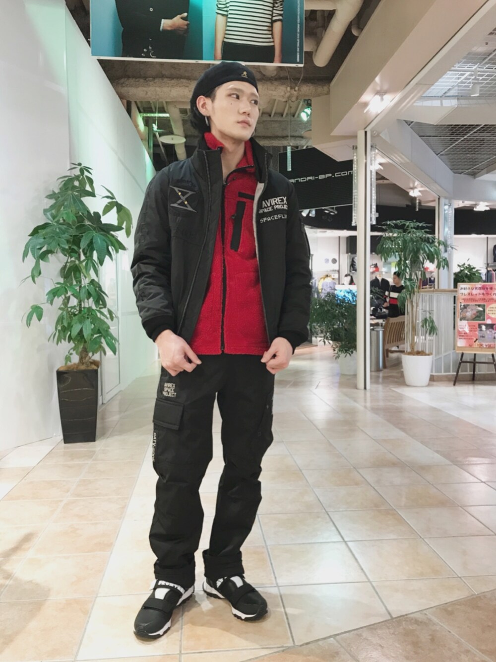 「ミリタリー、AVIREX、冬コーデ、フリース、ラフ、モード、ootd、秋冬、AVIREX新潟店、GT-10」｜「AVIREXのAVIREX/アヴィレックス/ タイプ MA-1 GT-10/ TYPE MA-1 GT-10（MA-1、ブラック系）」を使った、高田さん（メンズ・181cm）の秋コーディネートの1枚目の写真