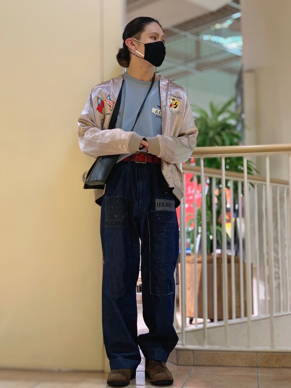 「デニム、スカジャン、AVIREX、ワイドパンツ、ootd、春コーデ、AVIREXBelle、AVIREX新潟店、ファッションの力を信じよう、私の推しブランド」｜「AVIREXの【TYPE BLUE】 デニム デッキカスタムパンツ/DENIM DECK CUSTOM PANTS（デニムパンツ、ブルー系）」を使った、高田さん（メンズ・181cm）の冬コーディネートの1枚目の写真