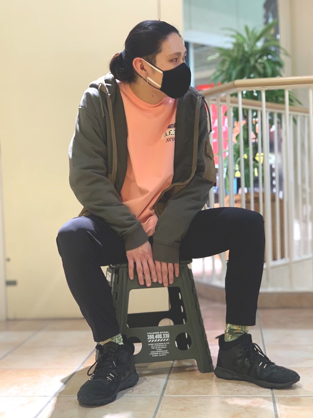 「シンプル、ピンク、パーカー、AVIREX、ootd、春コーデ、AVIREX新潟店、ファッションの力を信じよう、AVITEX、私の推しブランド」｜「AVIREXのセカンドエアフォース クルーネックTシャツ/L/S 2nd. AIR FORCE PATCH  CREW NECK T-SHIRT（Tシャツ/カットソー、ピンク系）」を使った、高田さん（メンズ・181cm）の冬コーディネートの1枚目の写真