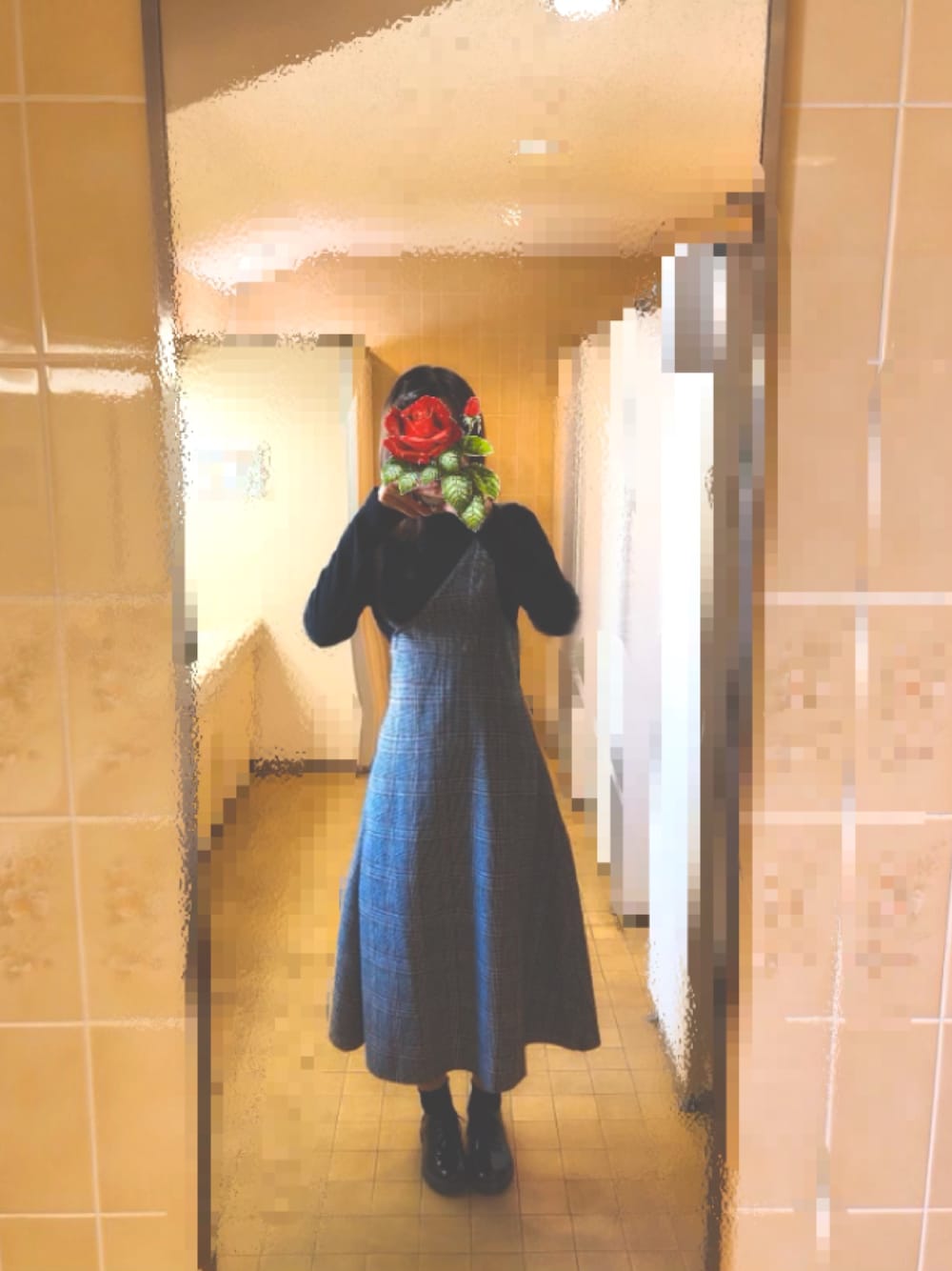 「Doschのアイテム（ワンピース、ブラック系）」を使った、Mokyuさん（レディース・162cm）の秋コーディネートの1枚目の写真