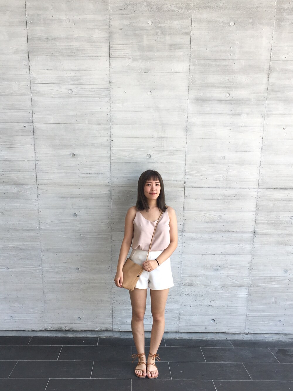 「rust brand」｜「rust brandのアイテム（ショルダーバッグ、ベージュ系）」を使った、池さん（レディース・153cm）の秋コーディネートの1枚目の写真