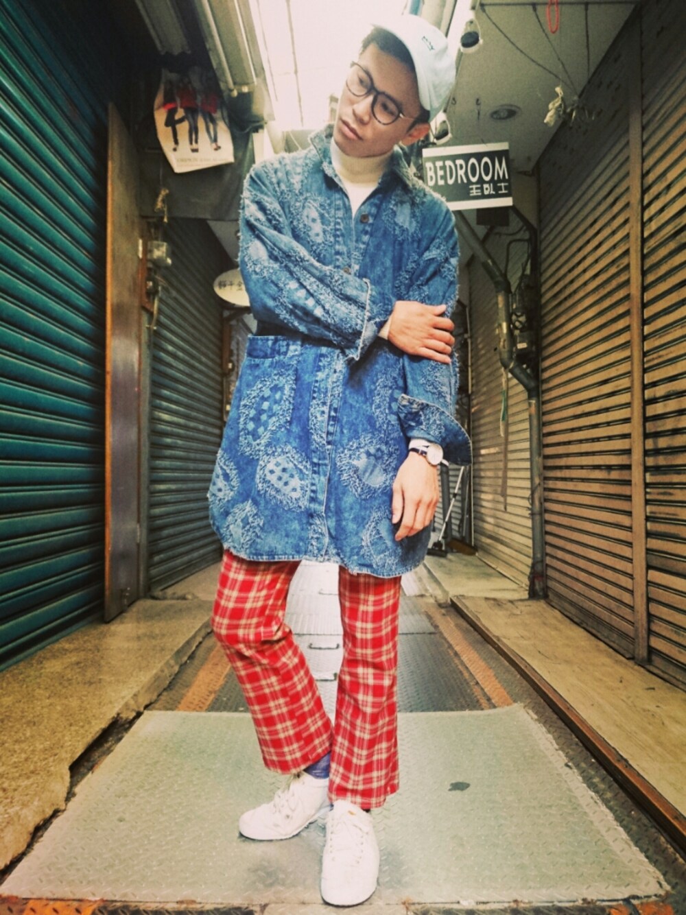 「TWOXPIECE、vintageshop、vintage、新竹市文昌街中正台夜市第六街245號、ootd、中性、day20161214」｜「TWO PIECE 二手屋のアイテム（デニムジャケット、ブルー系）」を使った、TWO PIECE 丫撇さん（メンズ・171cm）の冬コーディネートの1枚目の写真