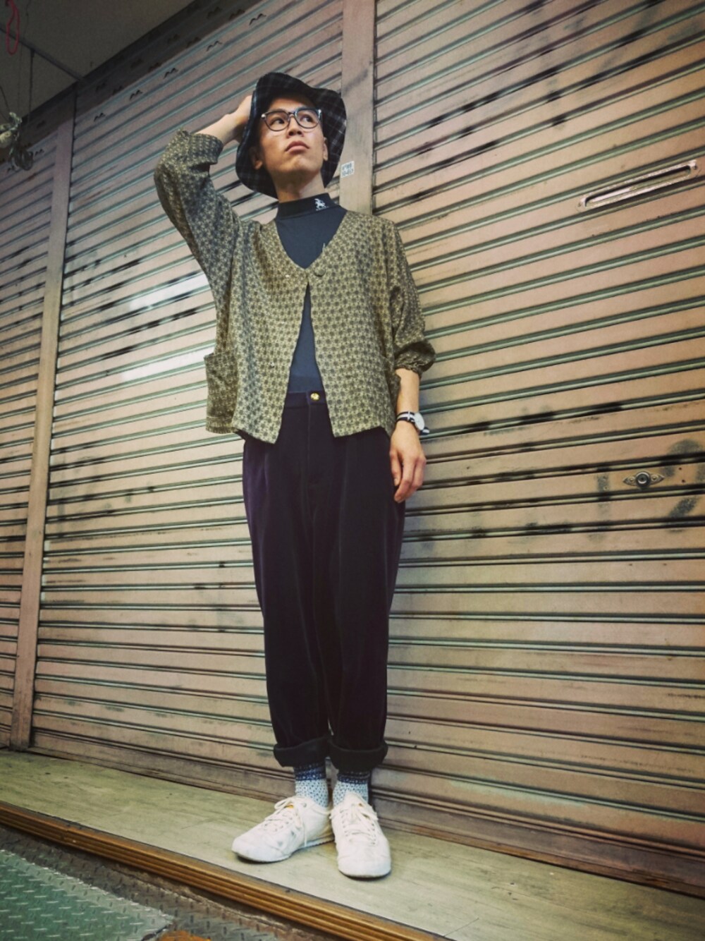 「TWOXPIECE、vintageshop、新竹市文昌街中正台夜市第六街245號、二手救春秋、vintage、nogender、day20170104」｜「UNIQLOのアイテム（ソックス/靴下、ブルー系）」を使った、TWO PIECE 丫撇さん（メンズ・171cm）の冬コーディネートの1枚目の写真