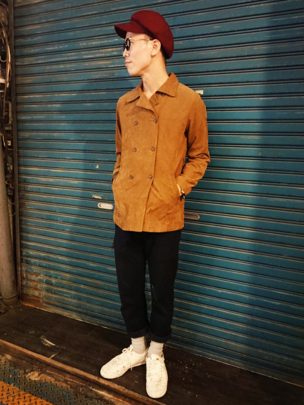 「TWOXPIECE、vintageshop、新竹市文昌街中正台夜市第六街245號、二手救春秋、ootd、vintage、nogender、England、LONDON、day20170107」｜「TWO PIECE 二手屋のアイテム（シャツ/ブラウス、ブラウン系）」を使った、TWO PIECE 丫撇さん（メンズ・171cm）の冬コーディネートの1枚目の写真
