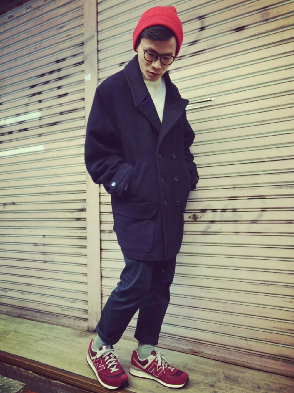 「TWOXPIECE、vintageshop、新竹市文昌街中正台夜市第六街245號、二手救春秋、ootd、outfit、vintage、nogender、England、LONDON」｜「NEW BALANCEのアイテム（スニーカー、レッド系）」を使った、TWO PIECE 丫撇さん（メンズ・171cm）の冬コーディネートの1枚目の写真