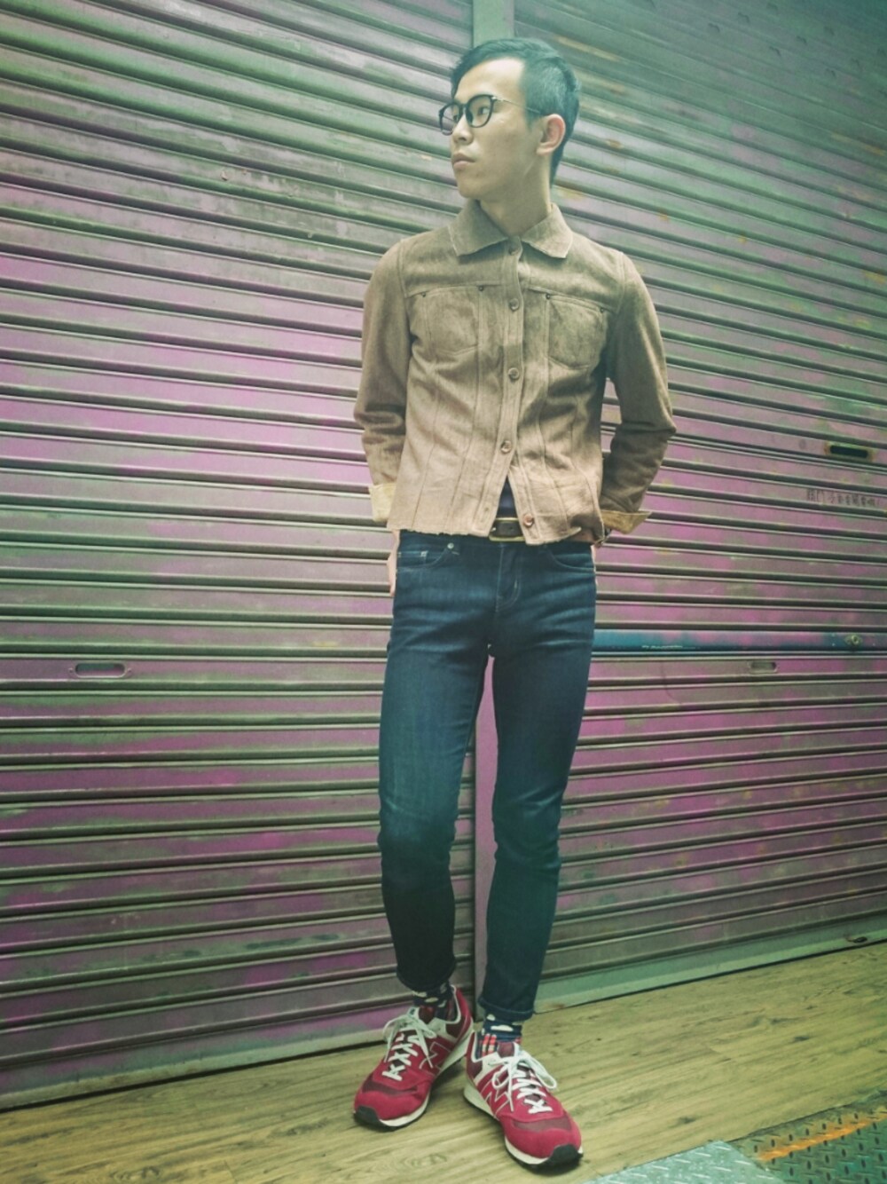 「TWOXPIECE、vintageshop、新竹市文昌街中正台夜市第六街245號、二手救春秋、ootd、vintage、nogender、outfit、day20170127」｜「TWO PIECE 二手屋のアイテム（シャツ/ブラウス、ブラウン系）」を使った、TWO PIECE 丫撇さん（メンズ・171cm）の冬コーディネートの1枚目の写真