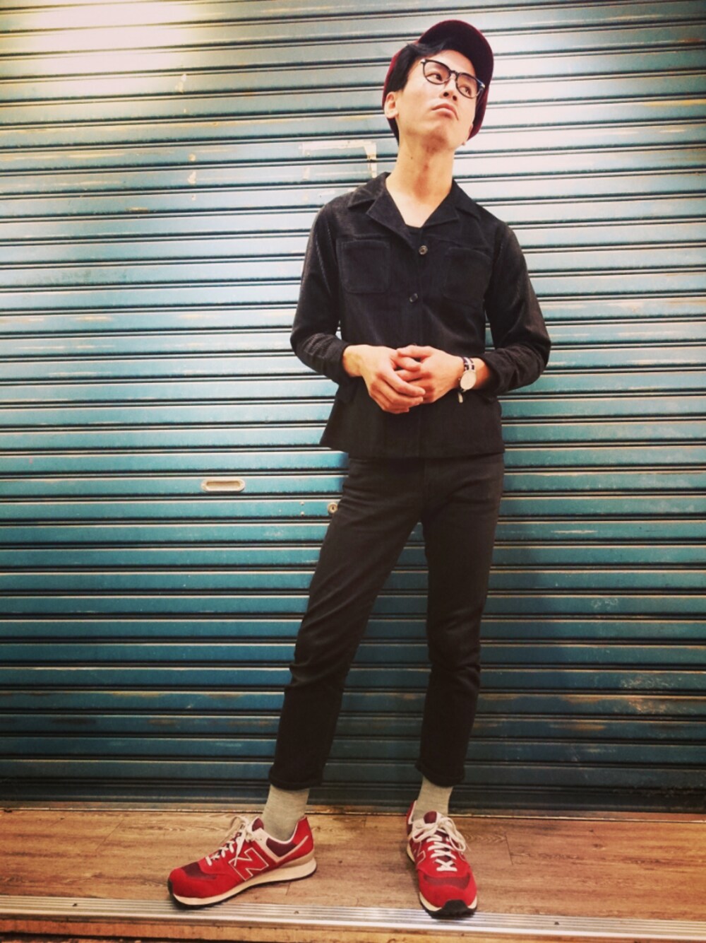 「TWOXPIECE、vintageshop、新竹市文昌街中正台夜市第六街245號、二手救春秋、ootd、outfit、vintage、nogender、England、LONDON」｜「TWO PIECE 二手屋のアイテム（シャツ/ブラウス、ブラック系）」を使った、TWO PIECE 丫撇さん（メンズ・171cm）の冬コーディネートの1枚目の写真