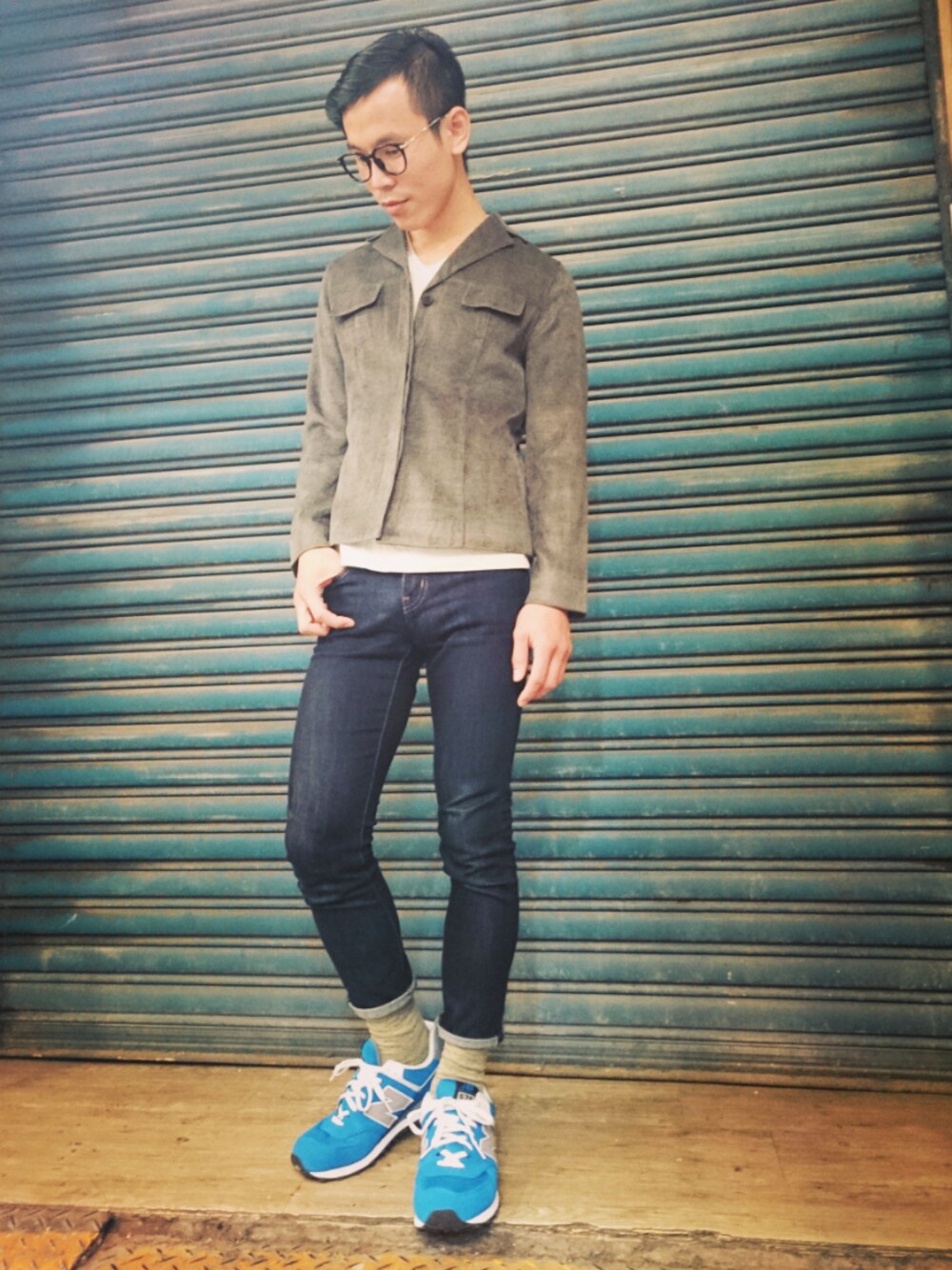 「TWOXPIECE、vintageshop、新竹市文昌街中正台夜市第六街245號、二手救春秋、ootd、outfit、vintage、nogender、day20170203」｜「TWO PIECE 二手屋のアイテム（シャツ/ブラウス、グレー系）」を使った、TWO PIECE 丫撇さん（メンズ・171cm）の冬コーディネートの1枚目の写真