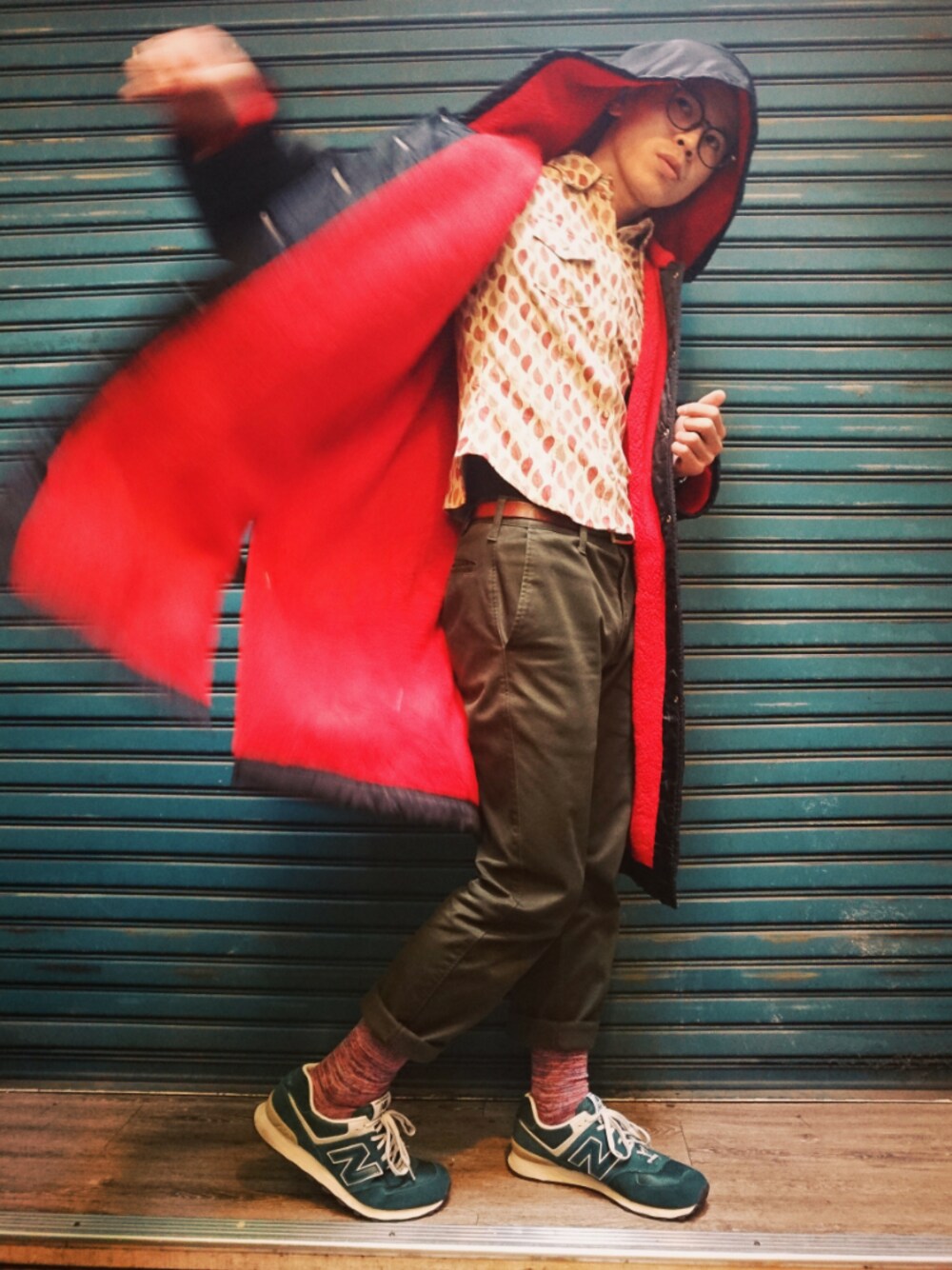 「TWOXPIECE、vintageshop、新竹市文昌街中正台夜市第六街245號、二手救春秋、ootd、outfit、vintage、古着、nogender、古着MIX」｜「TWO PIECE 二手屋のアイテム（シャツ/ブラウス、ベージュ系）」を使った、TWO PIECE 丫撇さん（メンズ・171cm）の冬コーディネートの1枚目の写真
