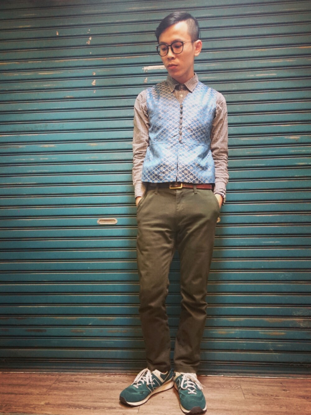 「TWOXPIECE、新竹市文昌街中正台夜市第六街245號、vintageshop、二手救春秋、ootd、vintage、nogender、casual、England、LONDON」｜「TWO PIECE 二手屋のアイテム（スーツベスト、ブルー系）」を使った、TWO PIECE 丫撇さん（メンズ・171cm）の冬コーディネートの1枚目の写真