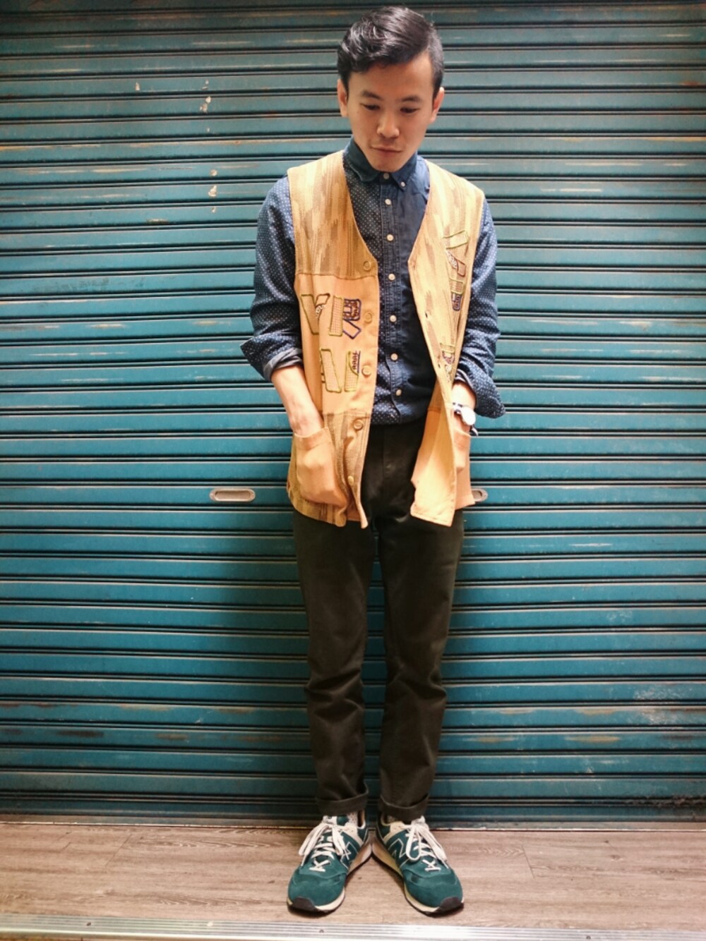 「TWOXPIECE、vintageshop、新竹市文昌街中正台夜市第六街245號、二手救春秋、ootd、vintage、nogender、古着、古着MIX、outfit」｜「TWO PIECE 二手屋のアイテム（ベスト、オレンジ系）」を使った、TWO PIECE 丫撇さん（メンズ・171cm）の春コーディネートの1枚目の写真