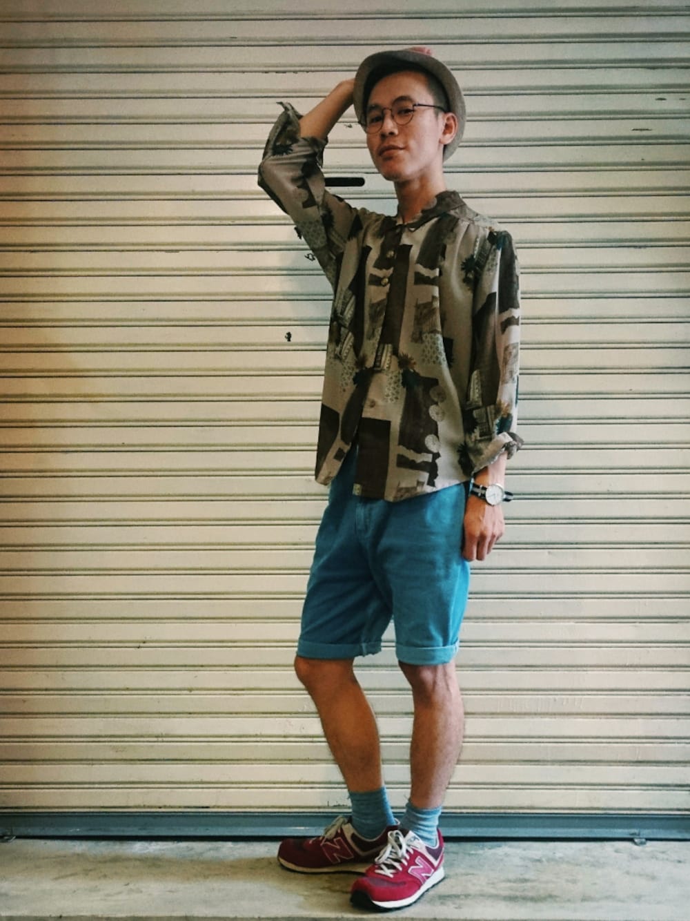 「TWO PIECE 二手屋、台灣、新竹市文昌街中正台夜市第六街262號、二手救春秋、ootd、vintage、nogender、秋のコーデ、古着、古着MIX」｜「TWO PIECE 二手屋のアイテム（シャツ/ブラウス、ブラウン系）」を使った、TWO PIECE 丫撇さん（メンズ・171cm）の秋コーディネートの1枚目の写真