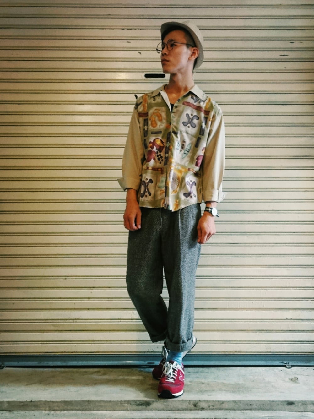 「TWO PIECE 二手屋、台灣、新竹市文昌街中正台夜市第六街262號、二手救春秋、ootd、vintage、nogender、秋のコーデ、古着、古着MIX」｜「TWO PIECE 二手屋のアイテム（シャツ/ブラウス、ベージュ系）」を使った、TWO PIECE 丫撇さん（メンズ・171cm）の秋コーディネートの1枚目の写真