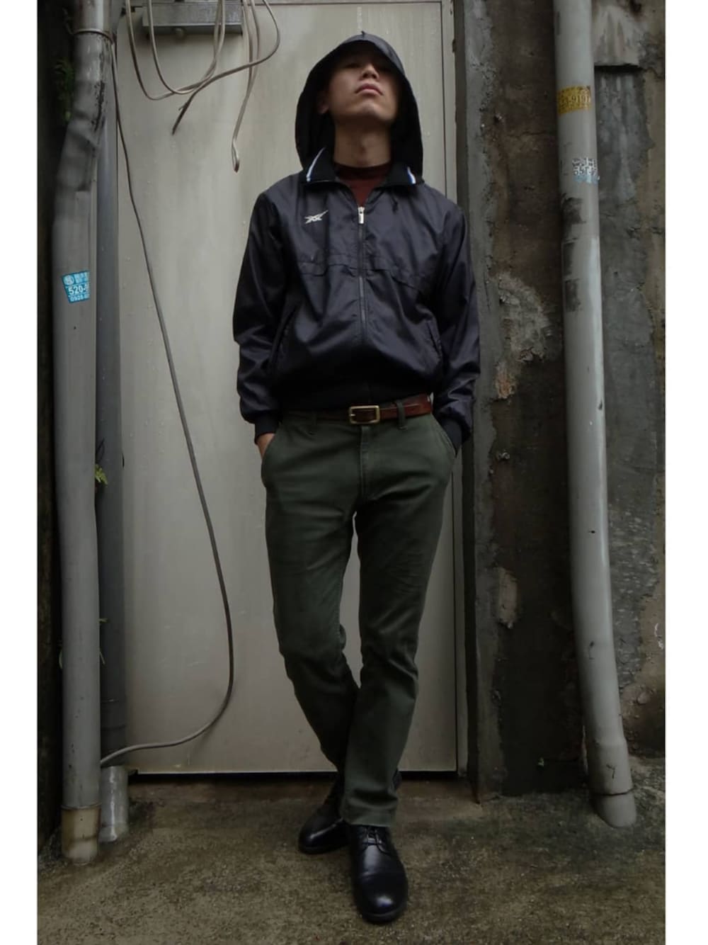 「年末WEAR感謝祭」｜「ASICSのアイテム（マウンテンパーカー、ブラック系）」を使った、TWO PIECE 丫撇さん（メンズ・171cm）の冬コーディネートの1枚目の写真