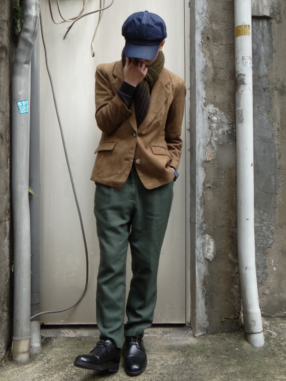 「TWO PIECE 二手屋のアイテム（テーラードジャケット、ブラウン系）」を使った、TWO PIECE 丫撇さん（メンズ・171cm）の冬コーディネートの1枚目の写真