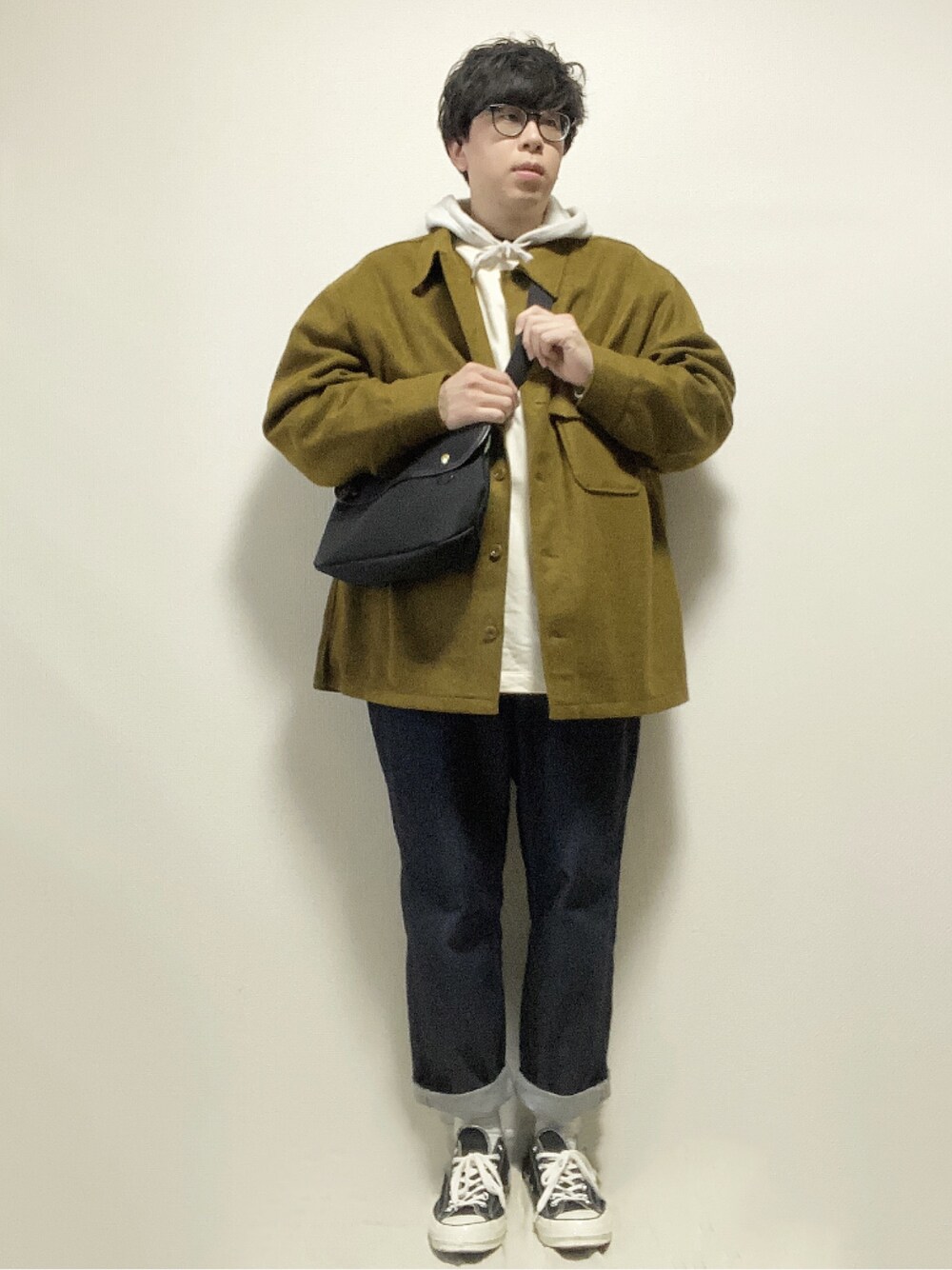 「オーバーサイズ、ビッグシルエット、プチプラコーデ、プチプラ、converse、BRADY、Steven Alan、デニム、UNIQLO、スニーカー」｜「UNIQLOのフリースシャツジャケット（長袖）（その他アウター、イエロー系）」を使った、たくさん（メンズ・175cm）の冬コーディネートの1枚目の写真