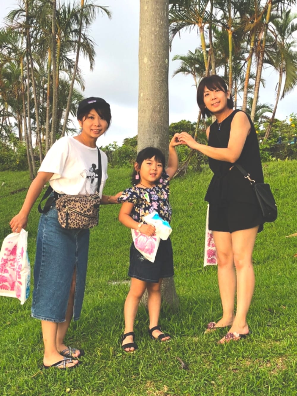 「沖縄、旅行コーデ、旅行、美ら海水族館、アラサーコーデ、懐かしい」｜「ZARAのアイテム（デニムスカート、ブルー系）」を使った、kokimisanさん（レディース・152cm）の春コーディネートの1枚目の写真