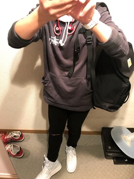 「STUSSY（ステューシー）のアイテム（パーカー、ブラック系）」を使った、Shujiさん（メンズ）の春コーディネート