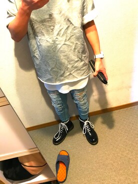 「URBAN RESEARCH（アーバンリサーチ）のアイテム（Tシャツ/カットソー、グレー系）」を使った、Shujiさん（メンズ）の春コーディネート