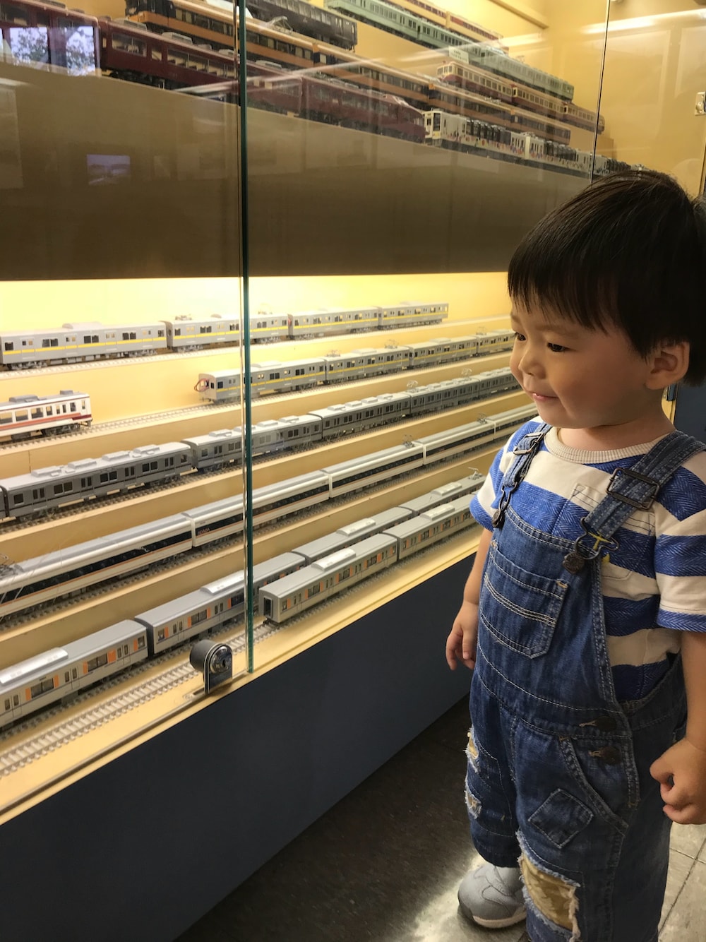 「キッズコーデ、男の子、オーバーオール、ボーダー、GAP、むすこーで、1歳6ヶ月」｜「babyGAPのアイテム（サロペット/オーバーオール、ブルー系）」を使った、cocotaroさん（キッズ・70cm）の秋コーディネートの1枚目の写真