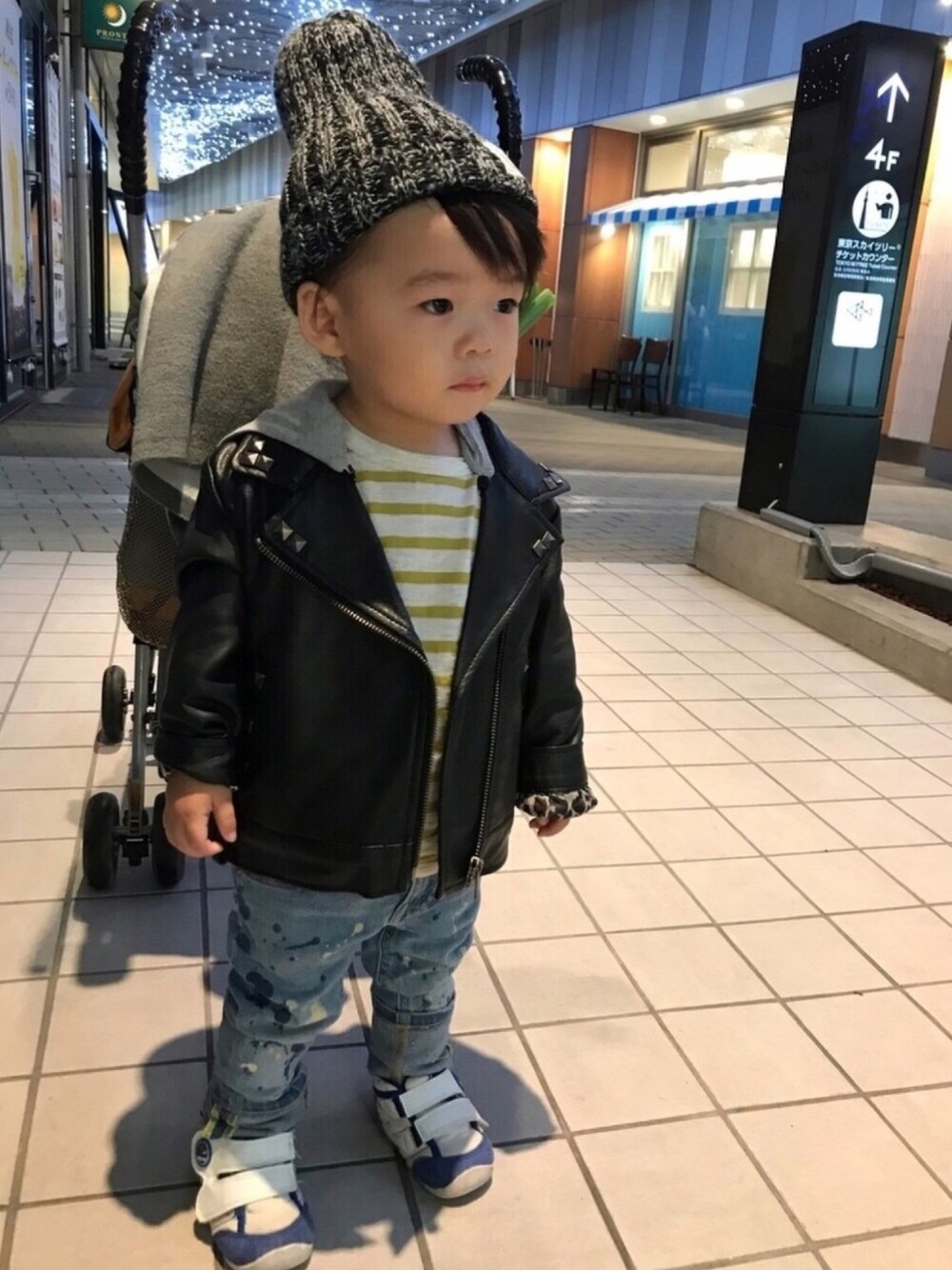「キッズファッション、ライダース、ライダースジャケット、ダイソー、デニムパンツ、1歳、オシャレパッソ、PR、PASSO、ボーダー」｜「no brandのアイテム（ライダースジャケット、ブラック系）」を使った、cocotaroさん（キッズ・80cm）の秋コーディネートの1枚目の写真
