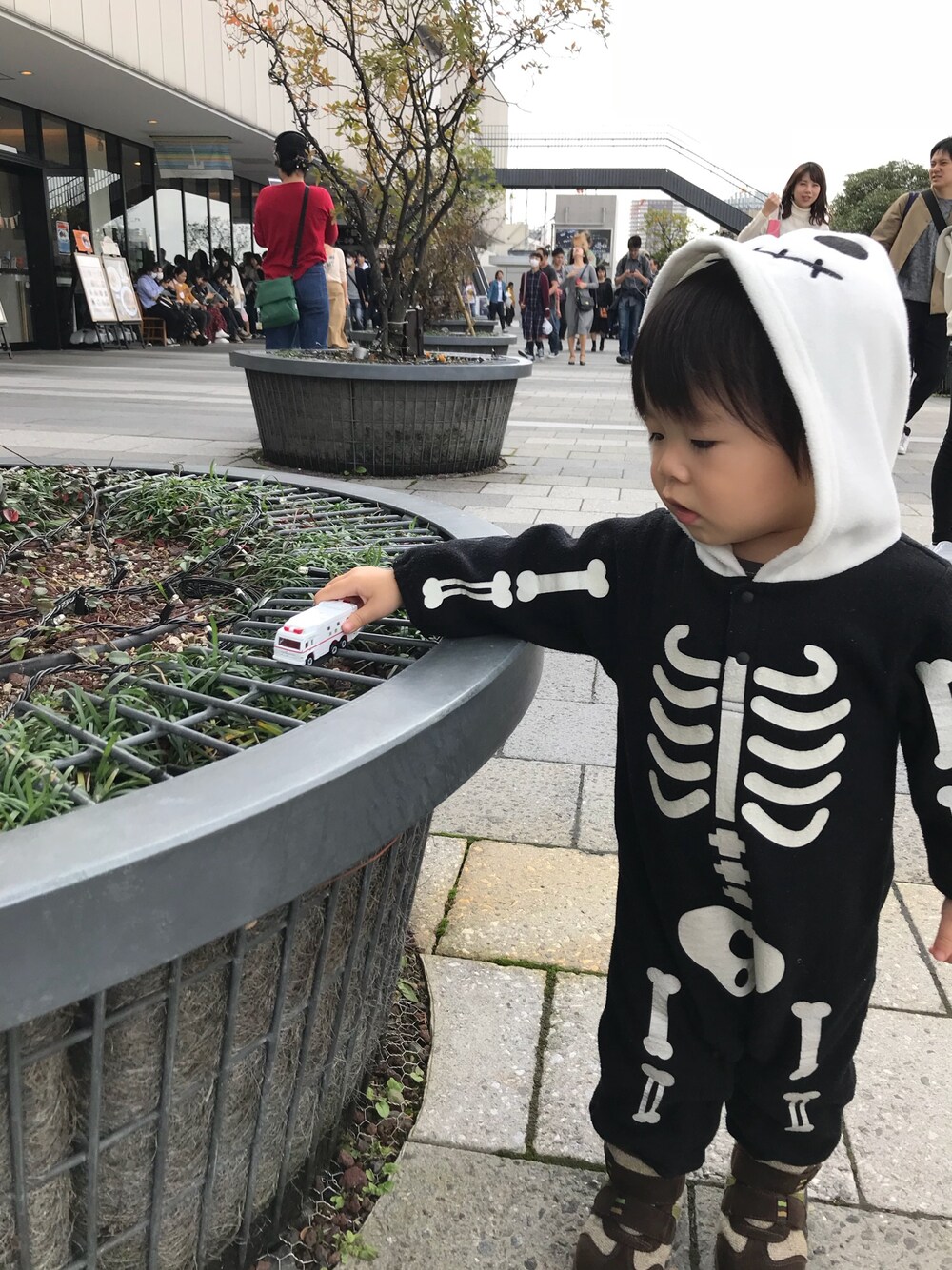 「wearhalloween2018、ハロウィン、ハロウィンコーデ、キッズコーデ、1歳、ガイコツ」｜「no brandのアイテム（ママ＆ベビー、ブラック系）」を使った、cocotaroさん（キッズ・80cm）の秋コーディネートの1枚目の写真