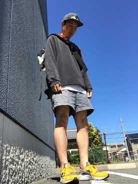 「and wander（アンドワンダー）のアイテム（メッセンジャーバッグ）」を使った、まつさん（メンズ・173cm）の秋コーディネート