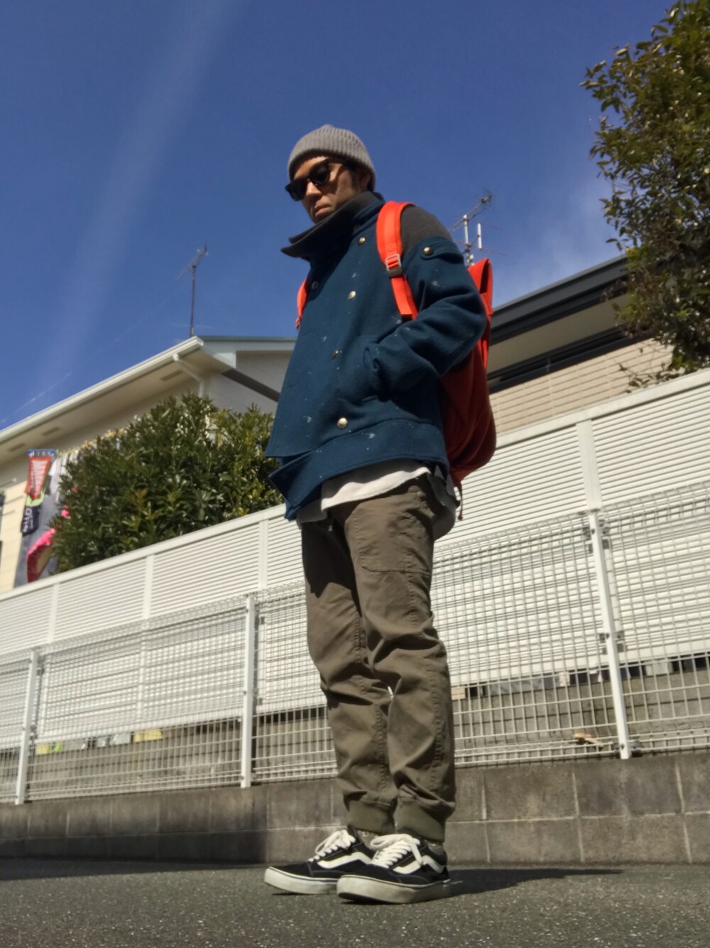 「春色」｜「niko and...のリブニットワッチ【niko and ...】（ニットキャップ/ビーニー、グレー系）」を使った、まつさん（メンズ・173cm）の冬コーディネートの1枚目の写真