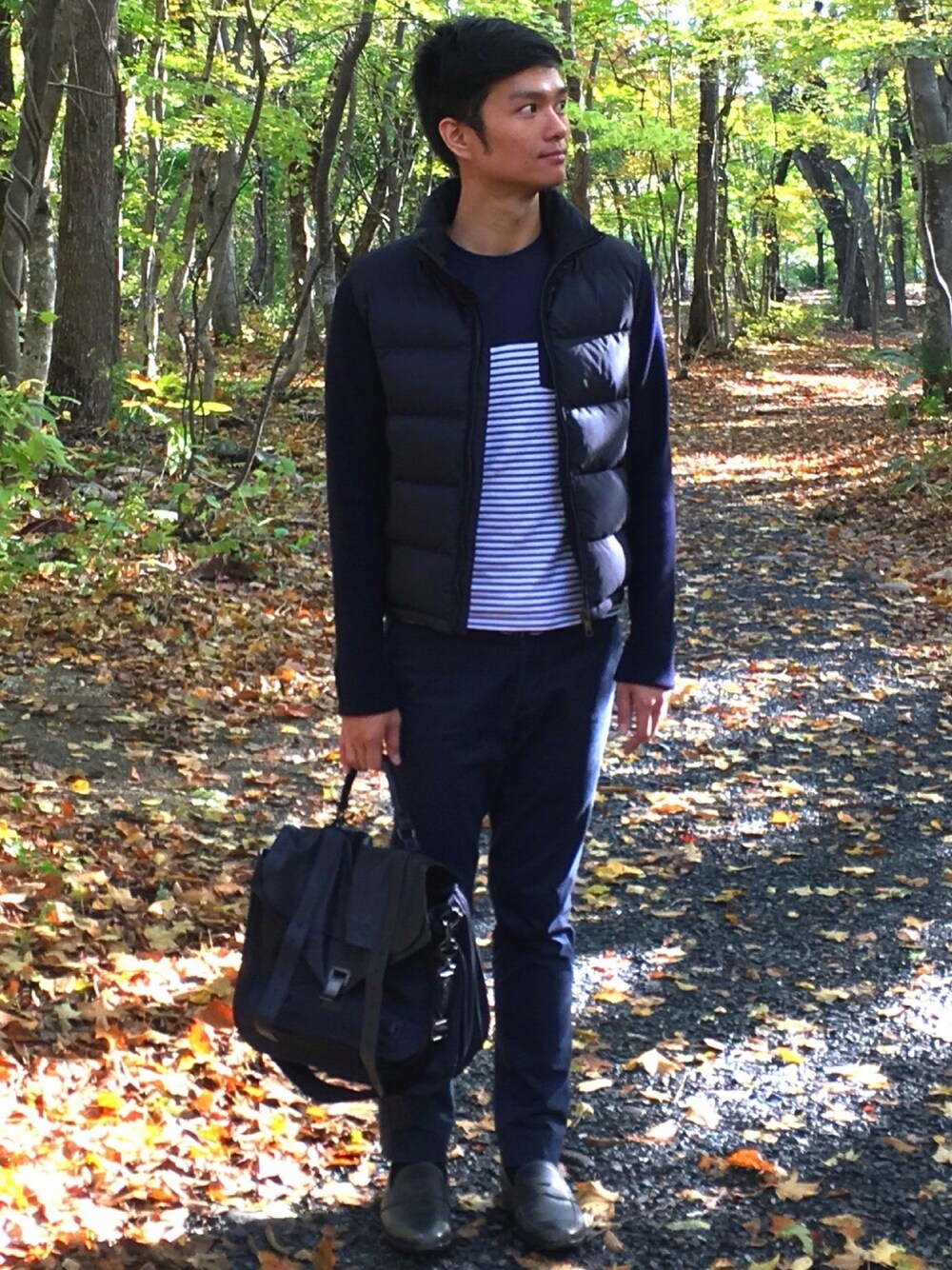 「秋冬、Down Jacket 、PRADA、PRADA shoes、Polo Ralph Lauren、PROENZA SCHOULER、BEAMS、ferragamo」｜「BEAMS JAPANのアイテム（Tシャツ/カットソー、ブルー系）」を使った、Mark Wooさん（メンズ・177cm）の秋コーディネートの1枚目の写真