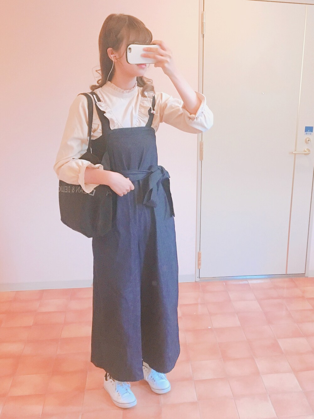 「シンプルコーデ、オトナカジュアル、カジュアルコーデ、ラクチンコーデ、春、プチプラ、ラフ」｜「CIAOPANICのアイテム（トップス、ベージュ系）」を使った、shifon さん（レディース・172cm）の春コーディネートの1枚目の写真
