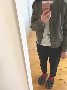 「earth music&ecology（アースミュージックアンドエコロジー）のアイテム（MA-1）」を使った、みーさん（レディース・151cm）の春コーディネート