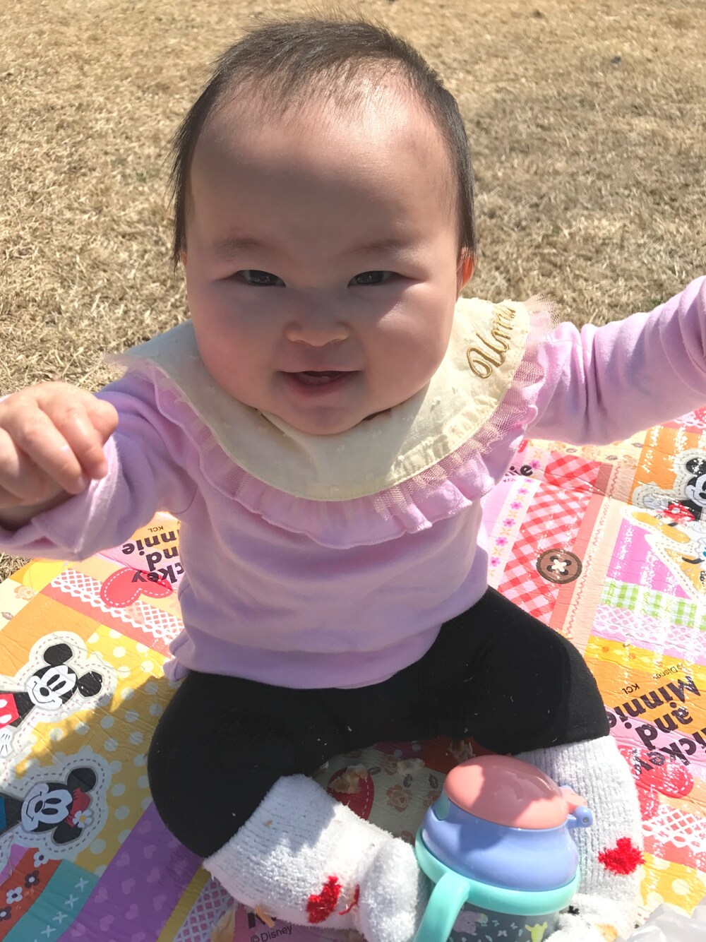 「キッズファッション、女の子コーデ、カジュアル、あかちゃんコーデ、プチプラ」｜「MARLMARLのアイテム（マグ/哺乳瓶/お食事グッズ、ベージュ系）」を使った、mon.157cmさん（キッズ・60cm）の春コーディネートの1枚目の写真