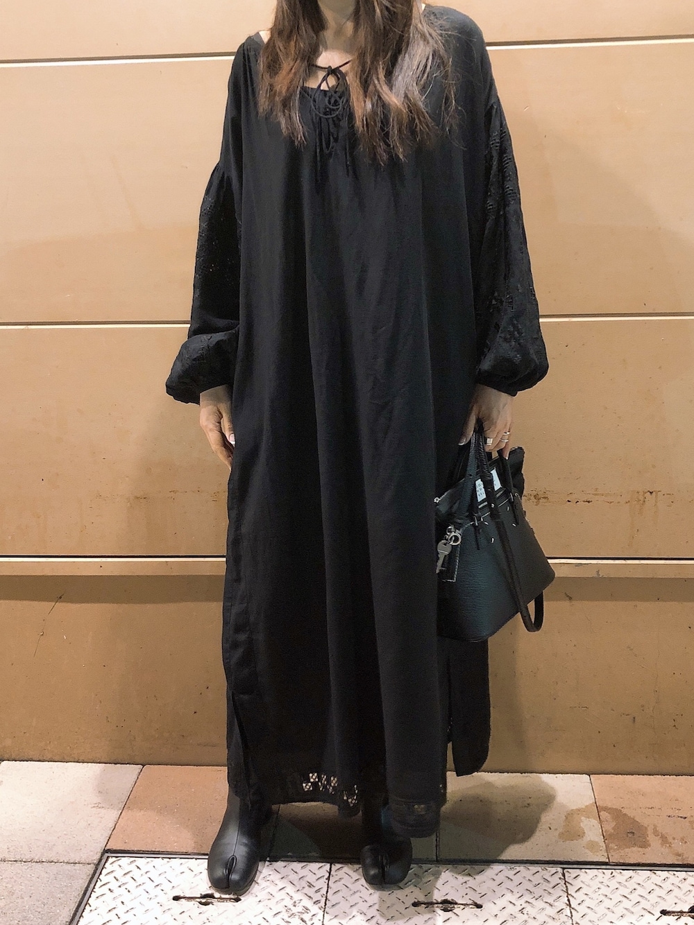 「ボリューム袖」｜「Spick & Spanのアイテム（ワンピース、ブラック系）」を使った、Snowさん（レディース・165cm）の春コーディネートの1枚目の写真