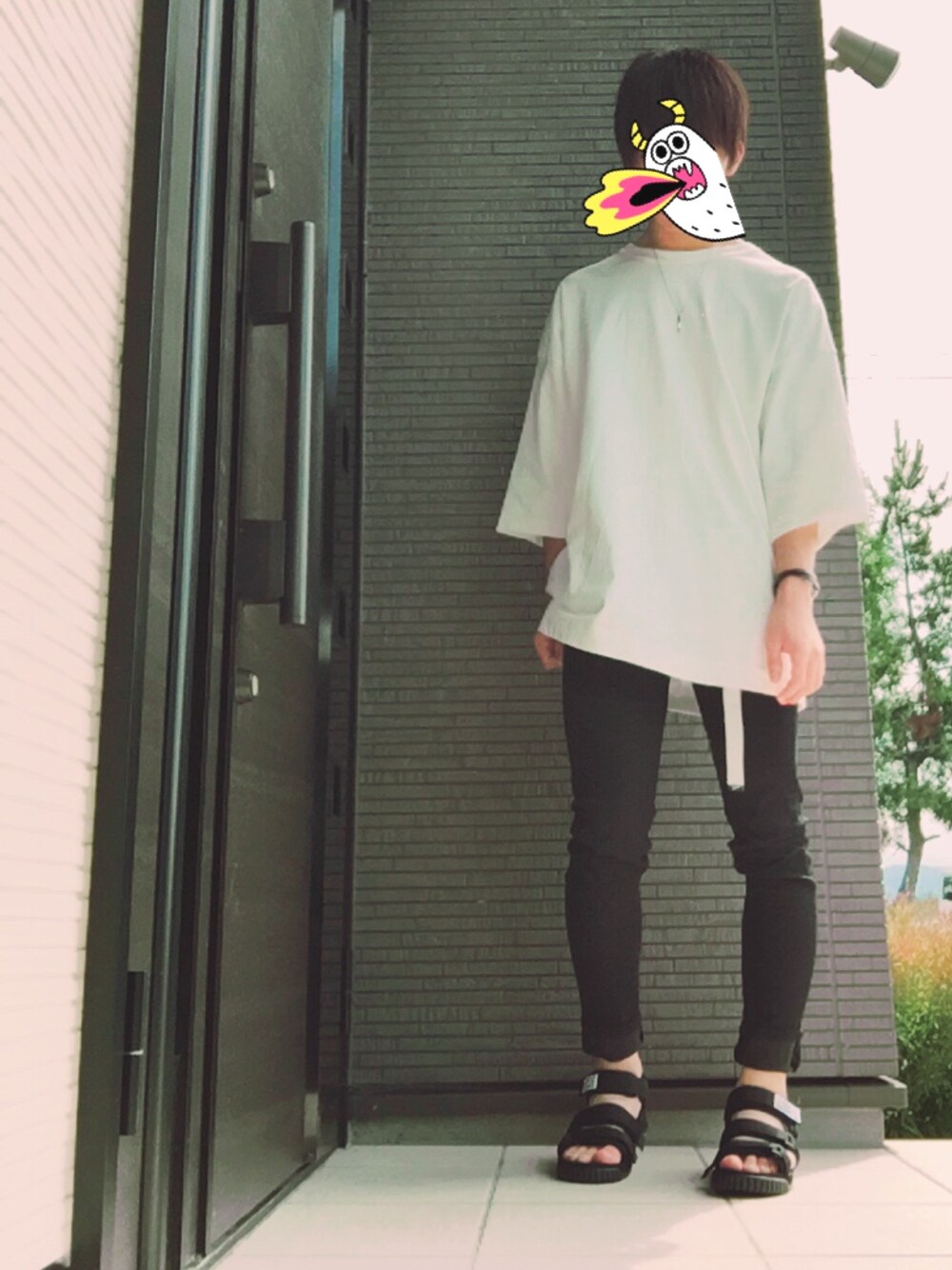 「白Tシャツ、ビッグシルエット、スキニーデニム、LIDnM、STUDIOUS、シンプル、モノトーン」｜「Lui'sの7分袖BIG Tシャツ（Tシャツ/カットソー、ホワイト系）」を使った、みやさん（メンズ・168cm）の夏コーディネートの1枚目の写真